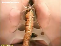 Awesome scat fetish movie featuring a never before seen housewife bottomless and pooping
