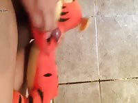 Tigger gets a facial Gaybeast - Zoophilia Sex and Man