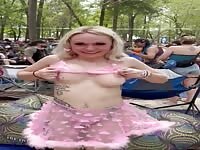 Jiggle Flashing Tits